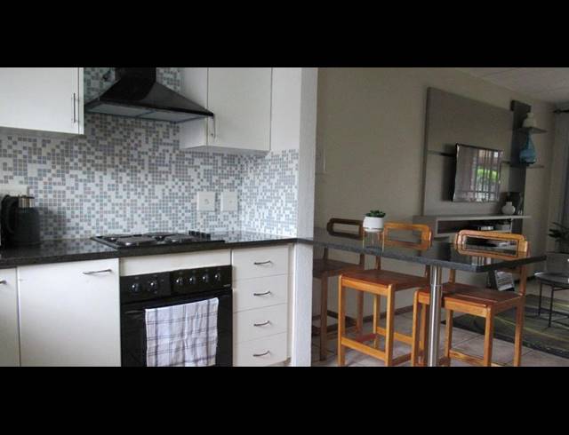 2 BEDROOM TOWNHOUSE FOR SALE IN FLORIDA GLEN